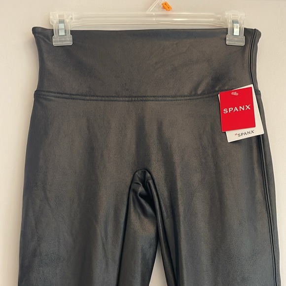 NWT Spanx Faux Leather Leggings Black Medium - Picture 9 of 15